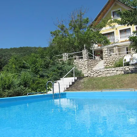 Traditionelle Mit Pool Und Ausblick By Interhome Feriehus