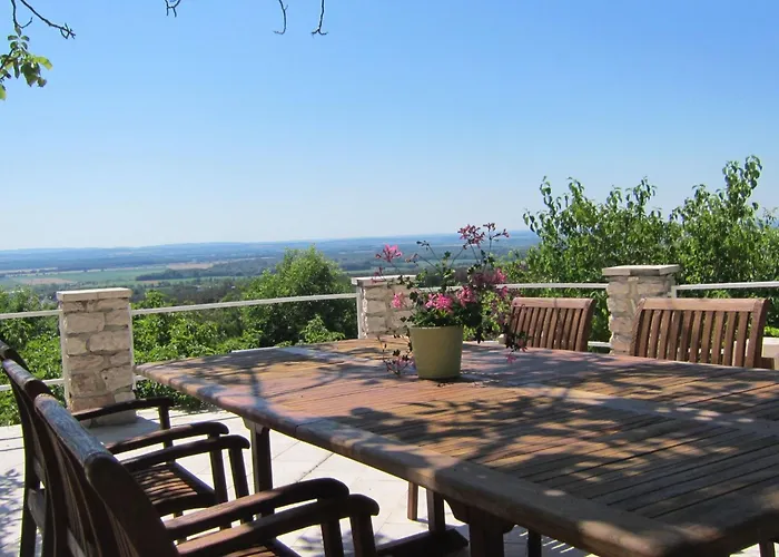 בית נופש Traditionelle Mit Pool Und Ausblick By Interhome *